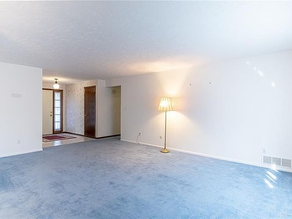 3rd image of 8442 Cherrycreek Dr