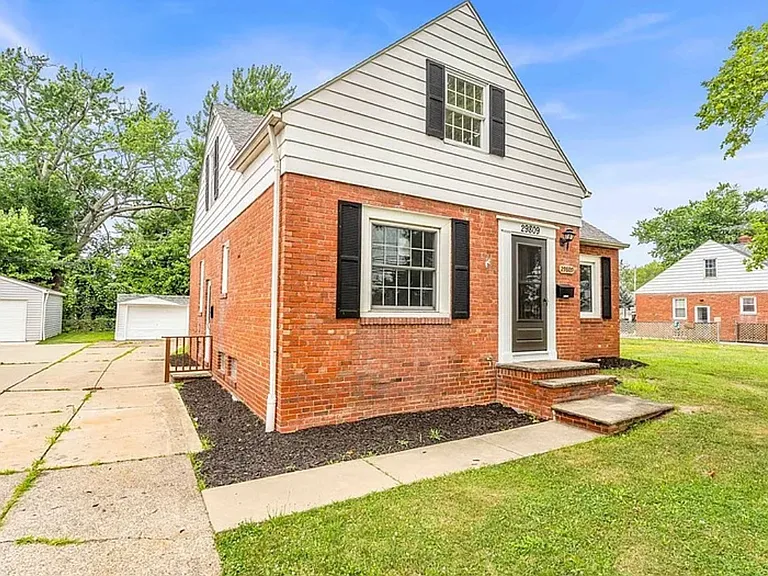 29809 Lake Shore Blvd — Photo 2