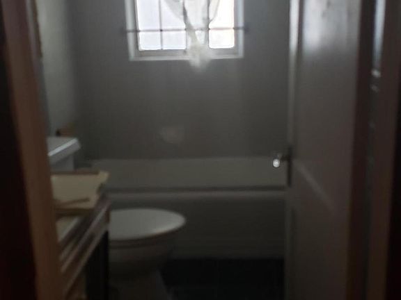 5th image of 4825 Silver St