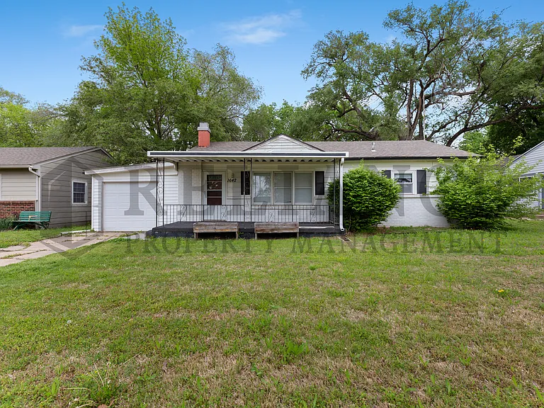 1642 E Denver Dr — Photo 1