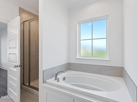 5th image of 212 Bennington Ln