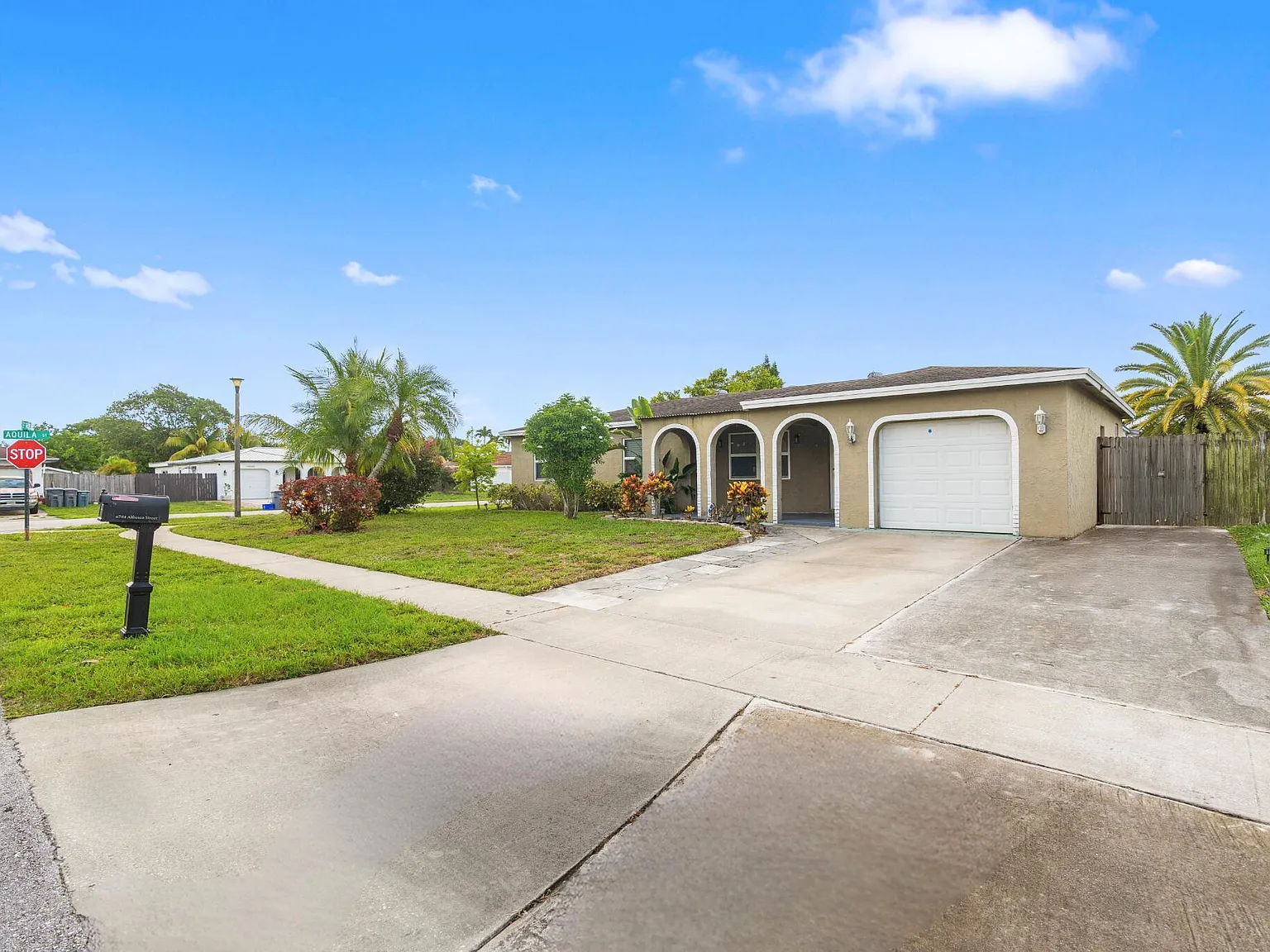 4 bed, 2.0 bath, 1343 sqft, $3,900 — Photo 1