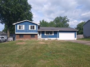 3303 Glenbrook Dr, Barberton, OH 44203