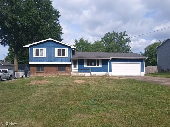 3303 Glenbrook Dr, Barberton, OH 44203