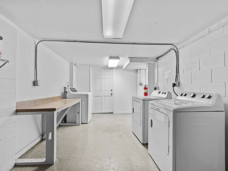 527 W San Antonio St #7 — Photo 12