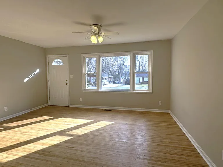 439 Sadie Dr — Photo 6