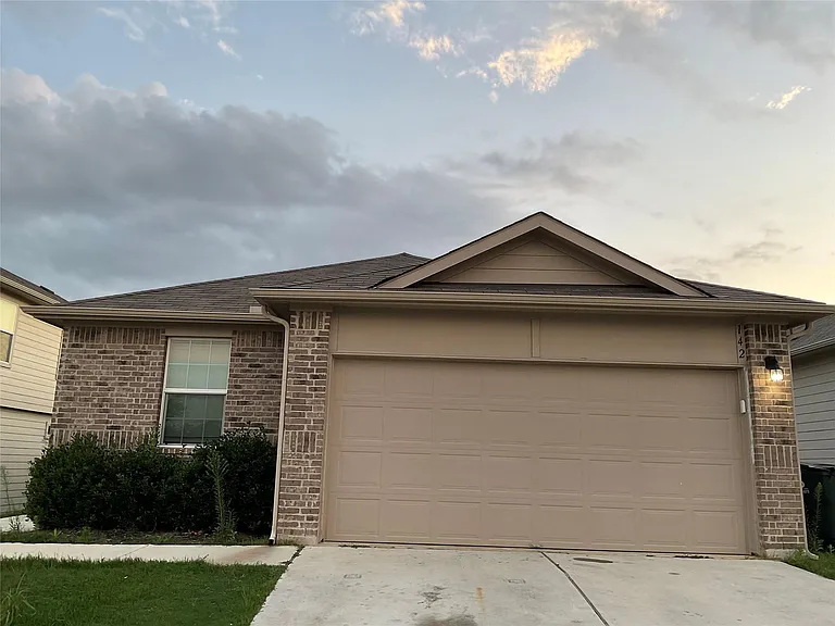 142 Jubilee Dr — Photo 1