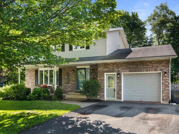 8 Macmillan Cres, Charlottetown, PE C1A 8G2