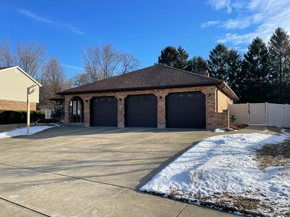 10S335 Havens Dr, Downers Grove, IL 60516