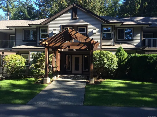 440 Schley Pl #201, Qualicum Beach, BC V9K 2M5