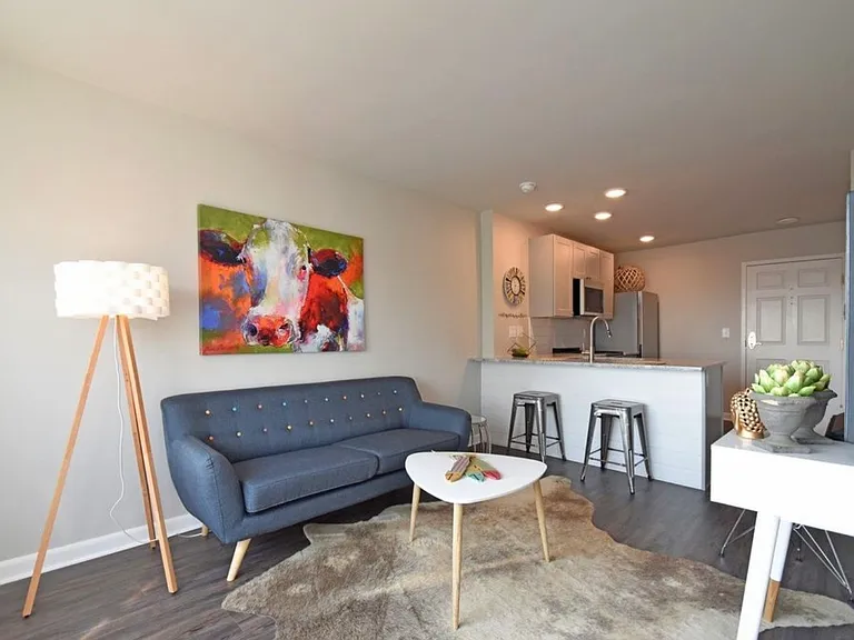 2200 Victory Pkwy #907 — Photo 11