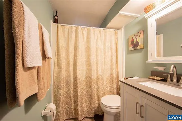 112 Thomas Dr #B — Photo 2