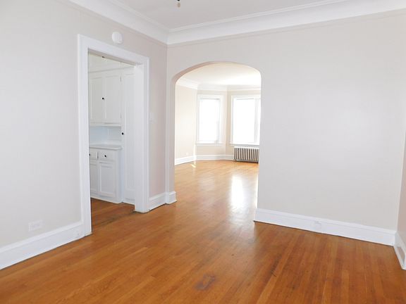 5th image of 1914 W Morse Ave #30