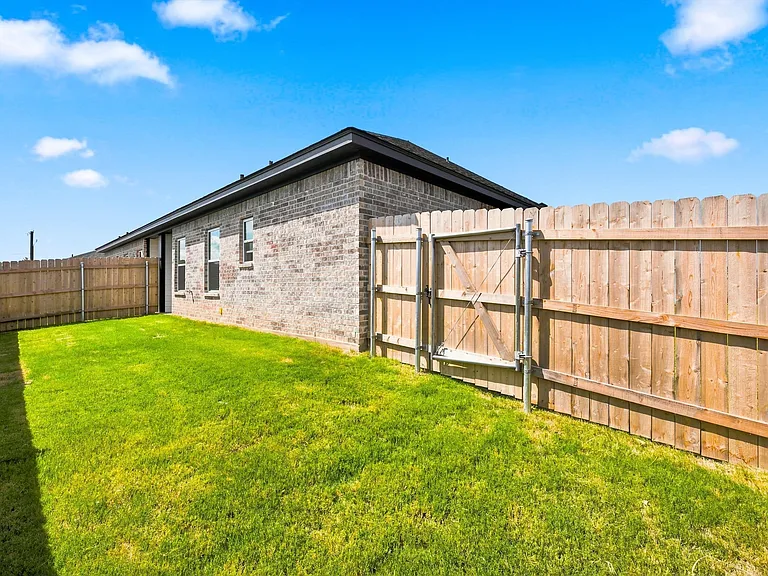 2416 Sloan Cir #B — Photo 13