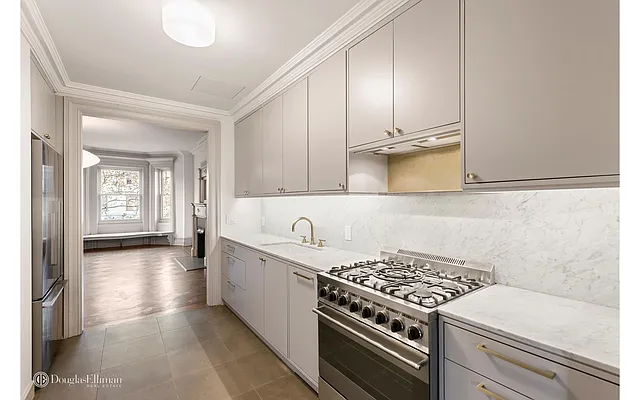 Rented by Douglas Elliman | media 15