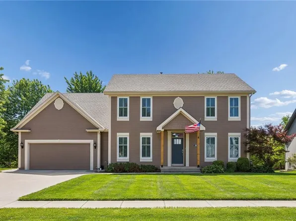 1021 Black Oak Dr, Liberty, MO 64068