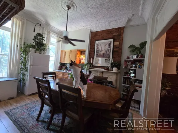 509 Hicks Street image 1 of 13
