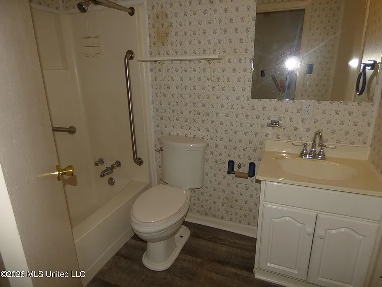 360 Wilson Dr — Photo 2