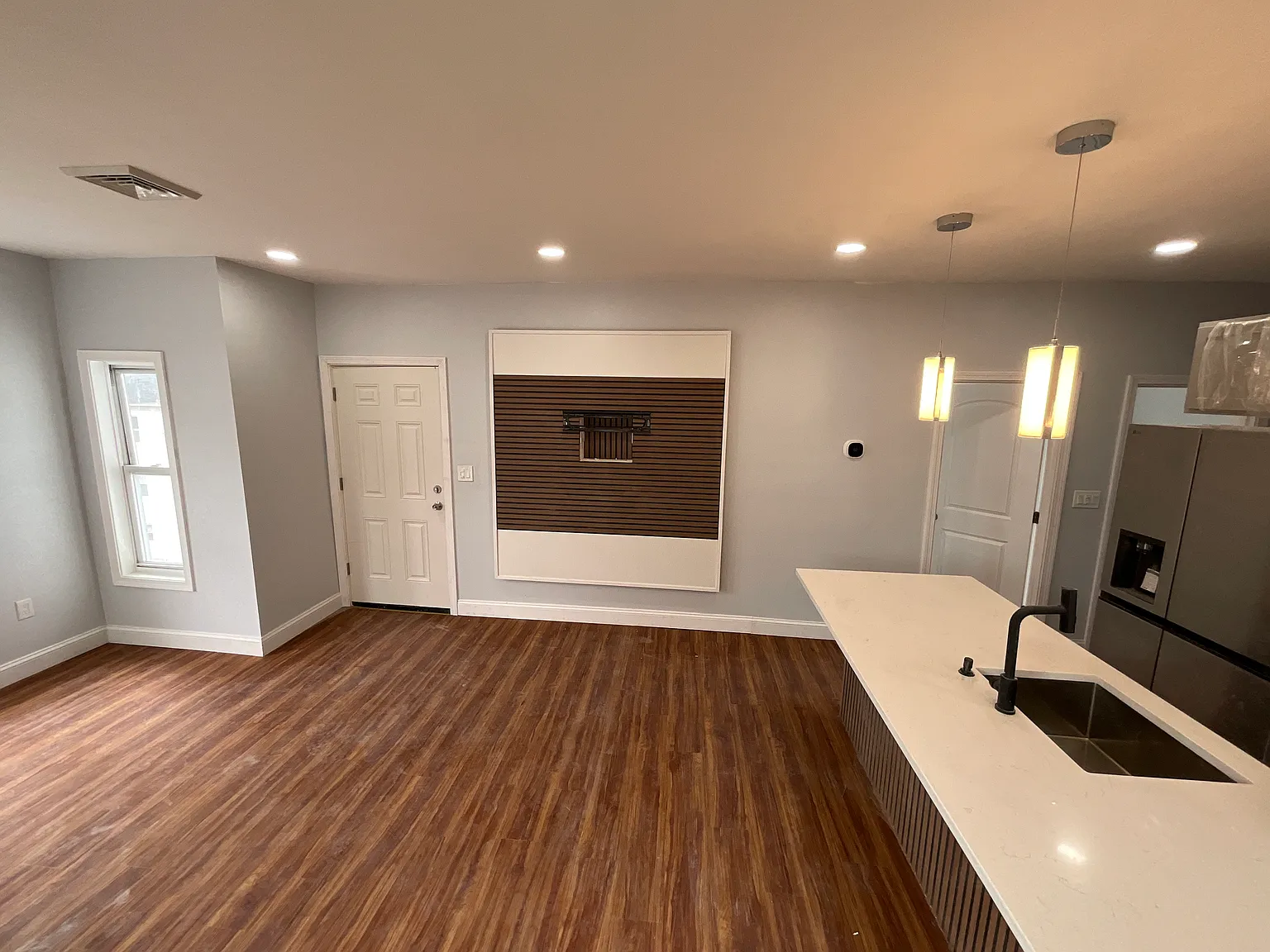3 bed, 1100 sqft, $2,600 — Photo 3
