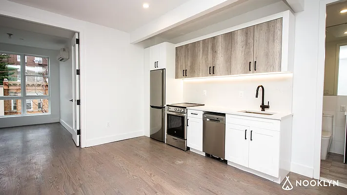 Rented by Nooklyn NYC LLC | media 21
