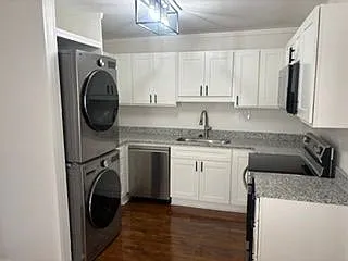 702 E Henry St #B — Photo 9