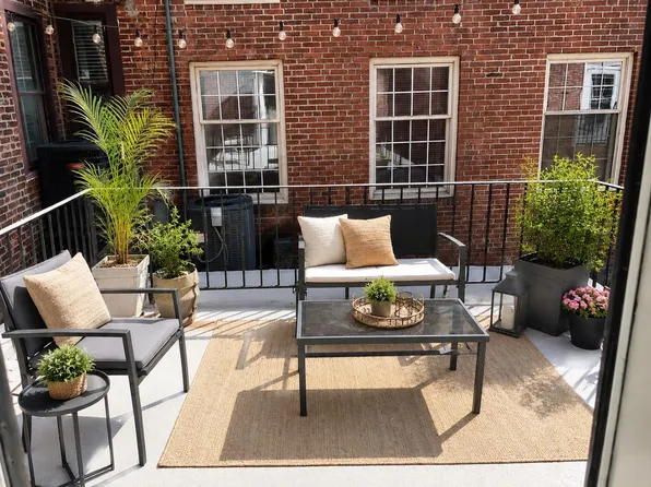 522 Spruce St APT 2R, Philadelphia, PA 19106