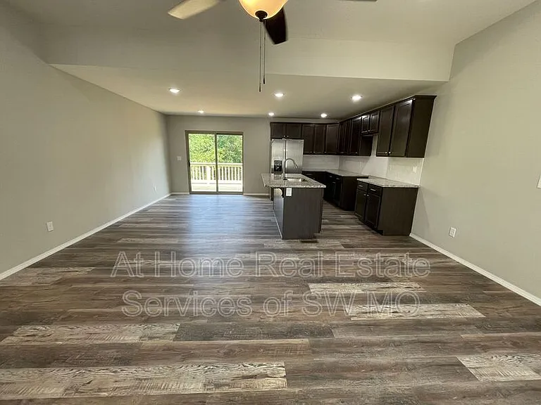 3921 W Linwood St — Photo 2