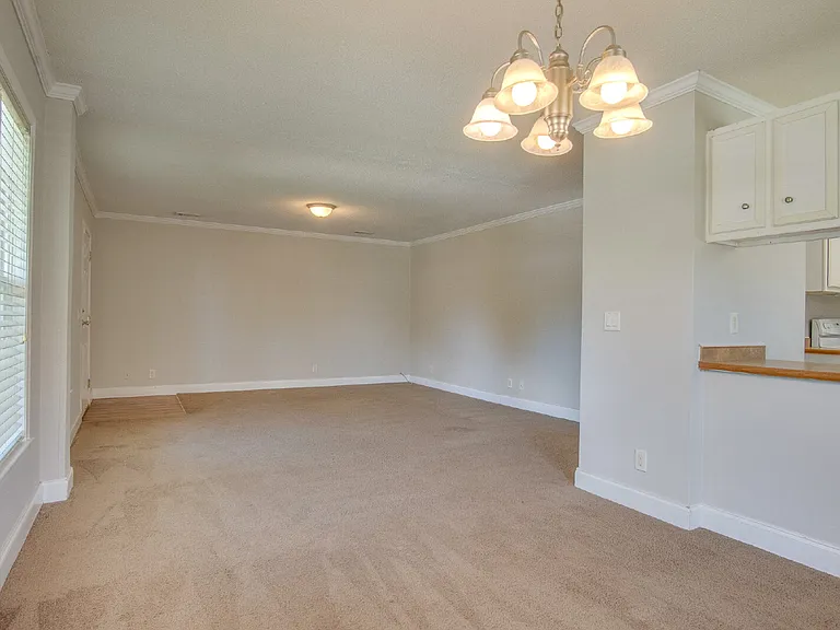 727 Bremen Ave — Photo 6