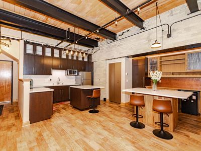 904 E Pearson STREET #103, Milwaukee, WI, 53202