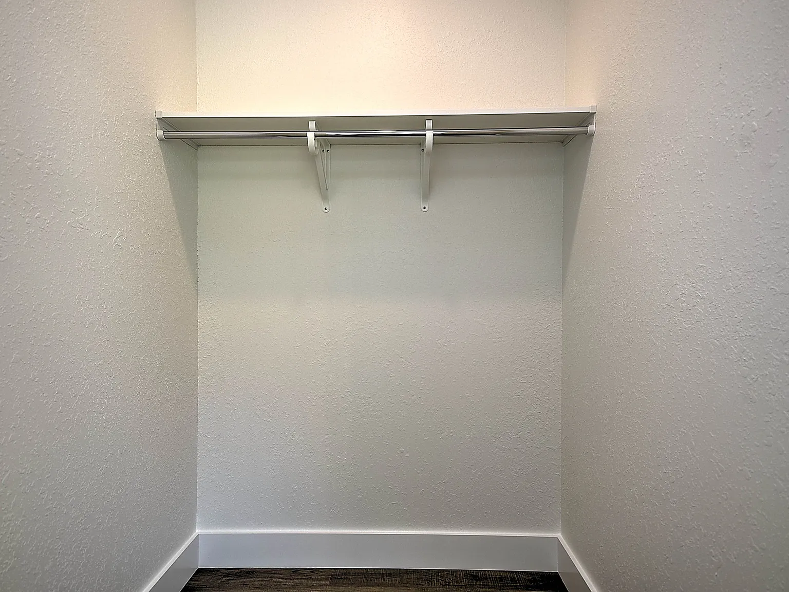 2 bed, 1.5 bath, 945 sqft, $1,650 — Photo 3