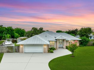 2193 SE Dolphin Rd, Port Saint Lucie, FL 34952