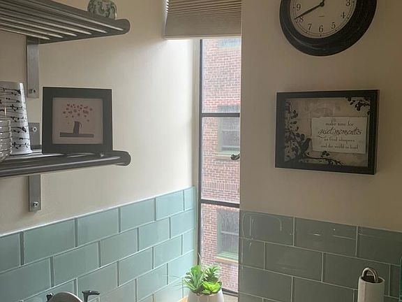 4th image of 140 E 40th St APT 8F