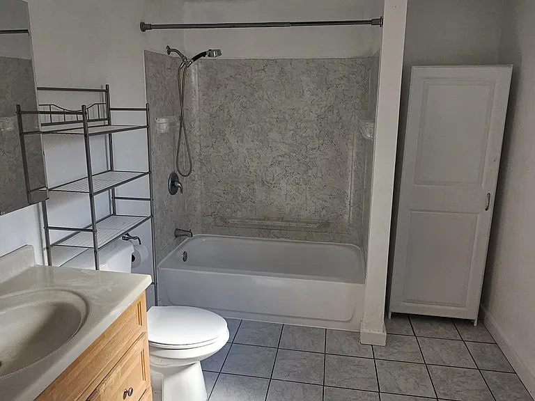 982 Kern Ct — Photo 6