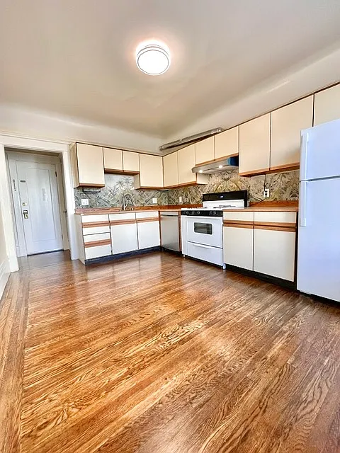 1505 Gough St — Photo 4