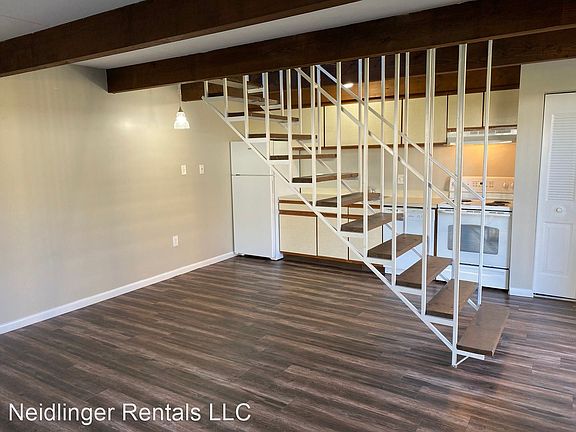 3rd image of 463 Garden Dr