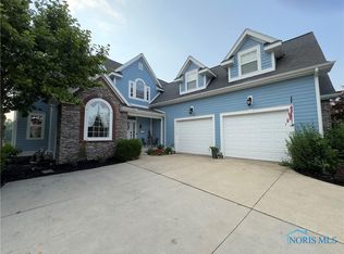 2966 Deep Water Ln, Maumee, OH 43537