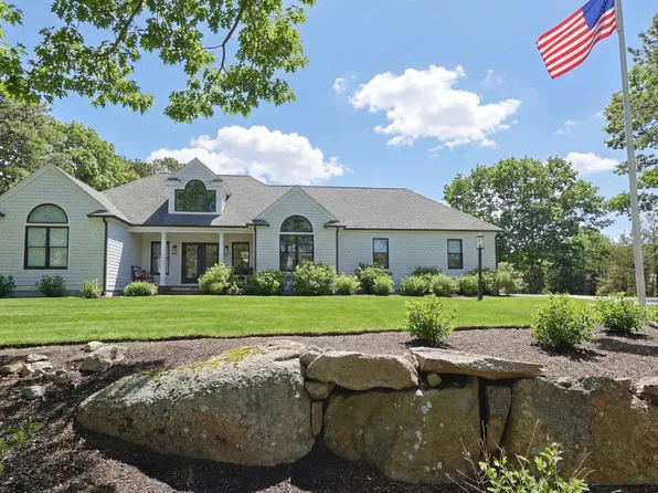 102 Cairn Ridge Road, East Falmouth, MA 02536