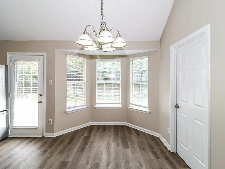 80 Village Dr — Photo 6