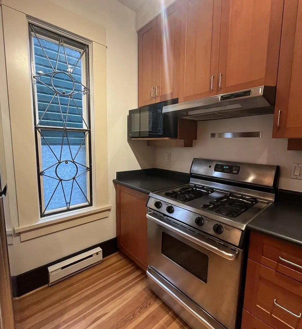 2 bed, 820 sqft, $3,300 — Photo 4