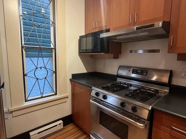 2 bedroom rental in Vancouver — photo 4