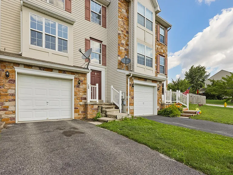 158 Sara Ln — Photo 3