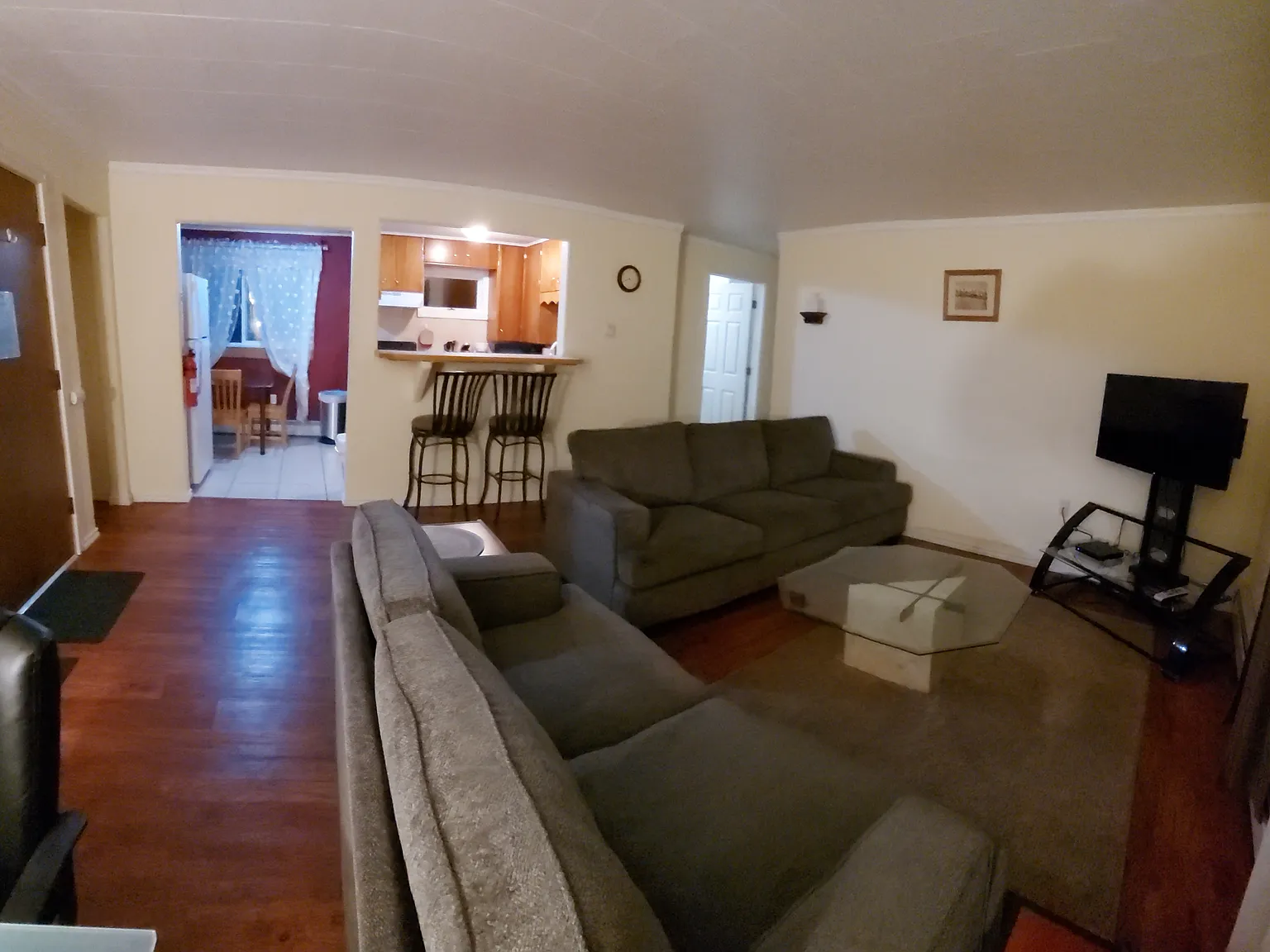 2 bed, 830 sqft, $1,525 — Photo 4
