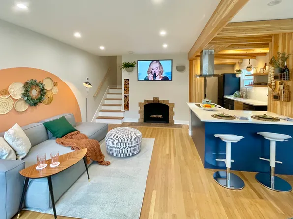 2305 10th Ave E, Seattle, WA 98102