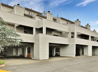 768 Spinnaker Ct, Secaucus, NJ 07094