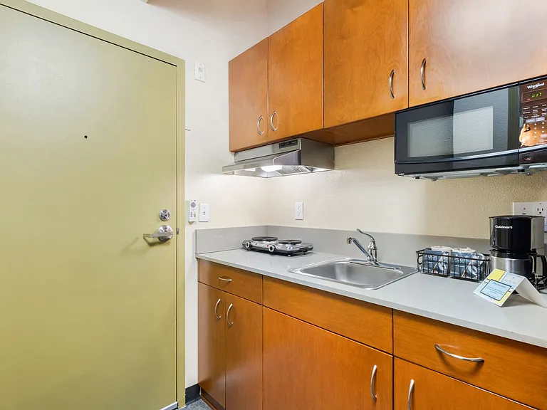 Pacific Inn Apartments — Photo 19
