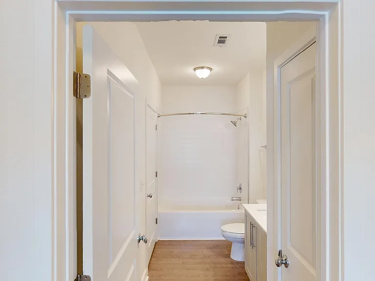 Essex Luxe Apartments — Photo 69