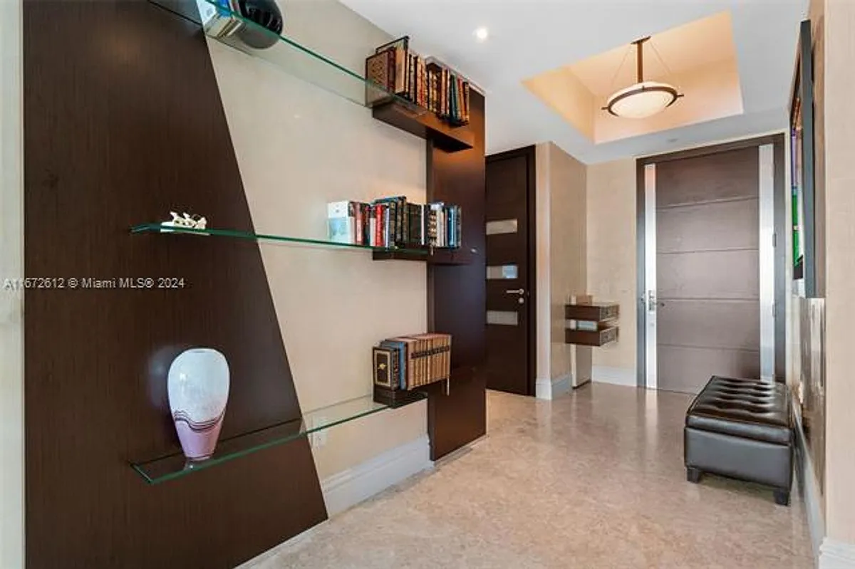Building Photo - 10295 Collins Ave #1605