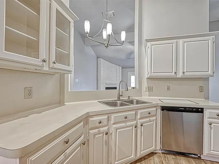 2235 Sentinal Oaks St — Photo 11