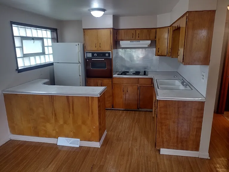 818 Park St #1 — Photo 5