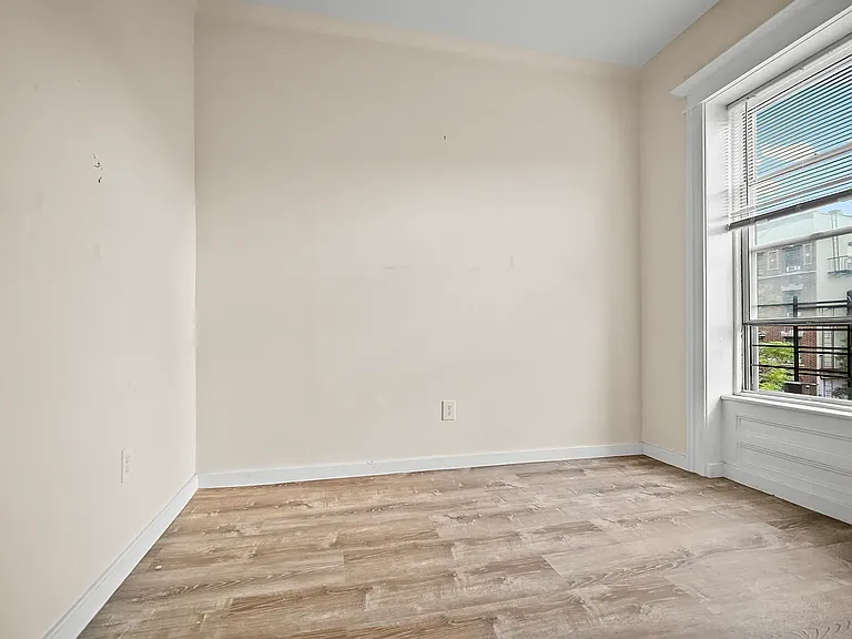 2591 Bedford Ave #3 — Photo 11